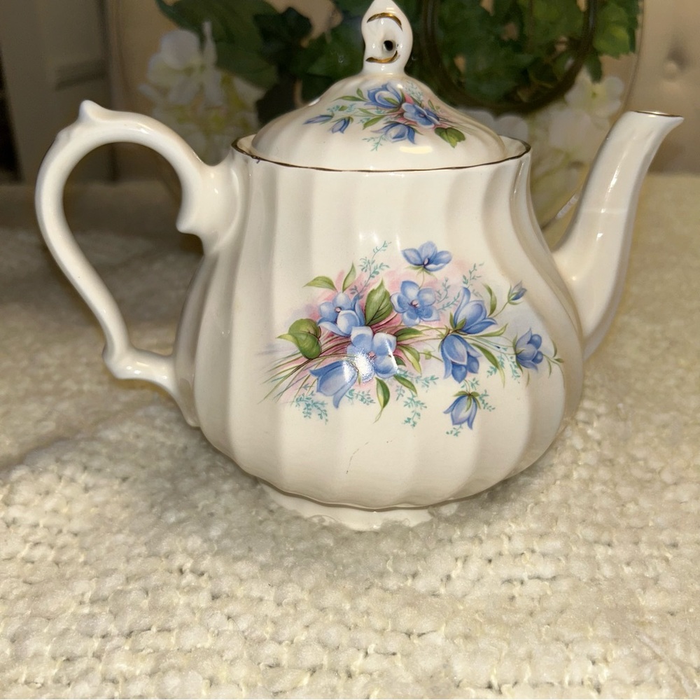 Vintage Sadler England White Blue Floral Gold Trim Teapot Tea Pot